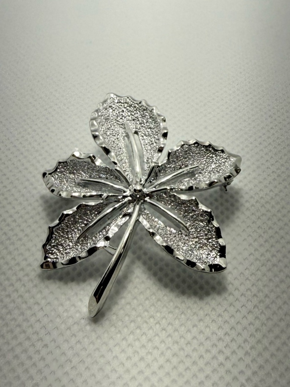 Vintage Sarah Coventry Leaf Brooch Silver Tone Floral Pin 1.75”